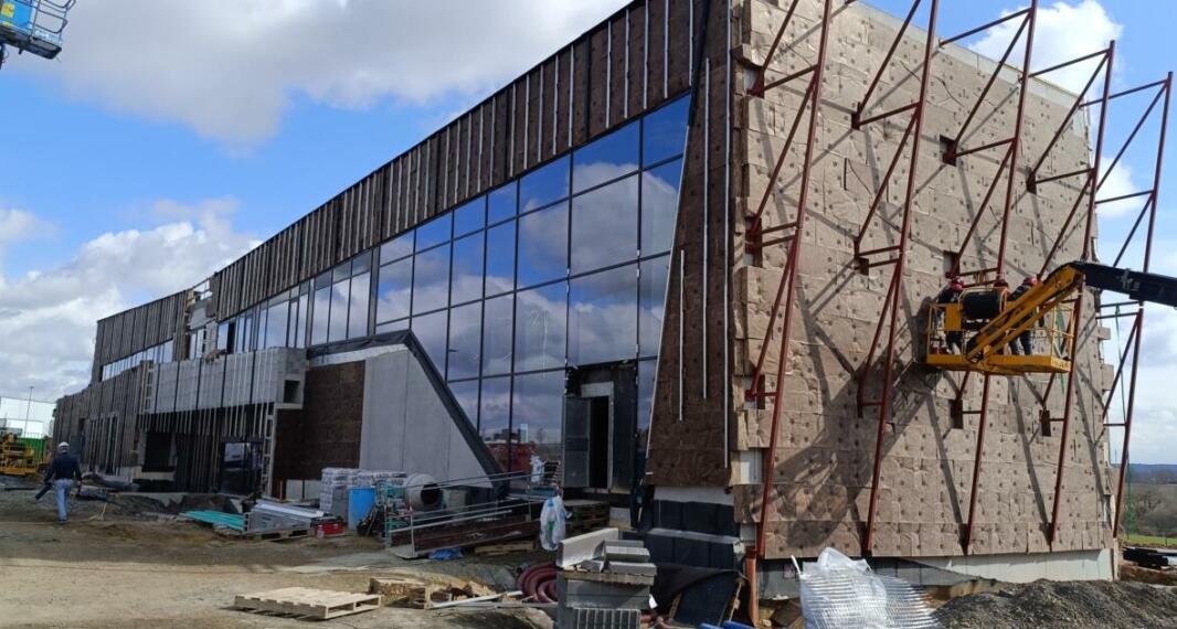 La construction du futur centre de tours de contrôle numériques des aéroports wallons avance à grands pas !