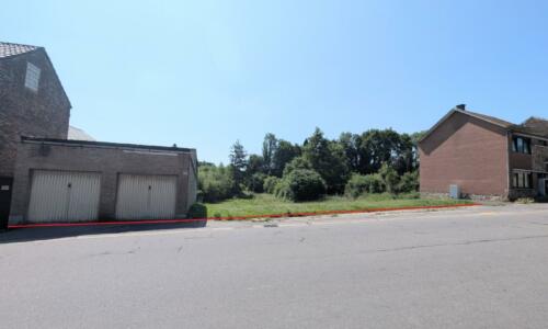 Image de Terrain avec garages