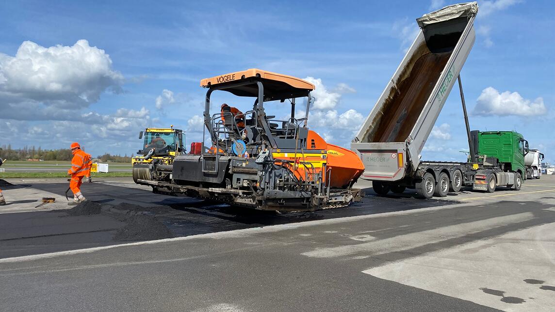 1. Le développement des infrastructures aéroportuaires